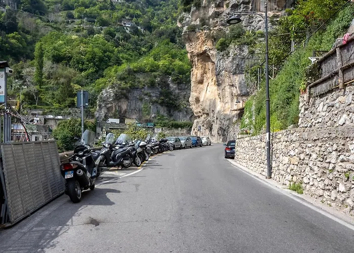 Santoro - De Vivo Realty 公寓